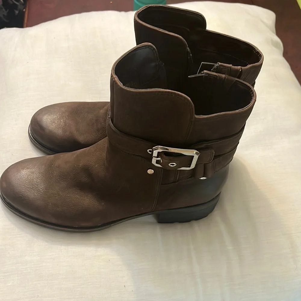 Rockport side zip/buckle boot